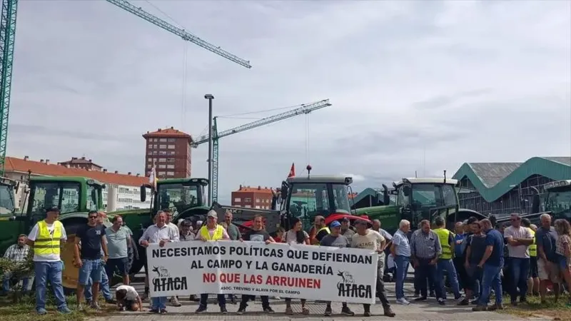 Tractorada: Agricultores vascos reclaman declaración de zona de sequía