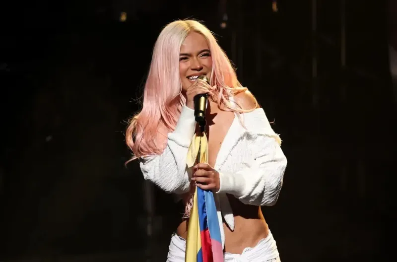 Karol G dona $1,2 millones para damnificados por terremoto en Colombia a través de su fundación