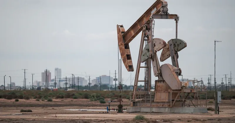 El Brent alcanza máximo de cinco meses ante la amenaza de Irán sobre el estrecho de Ormuz