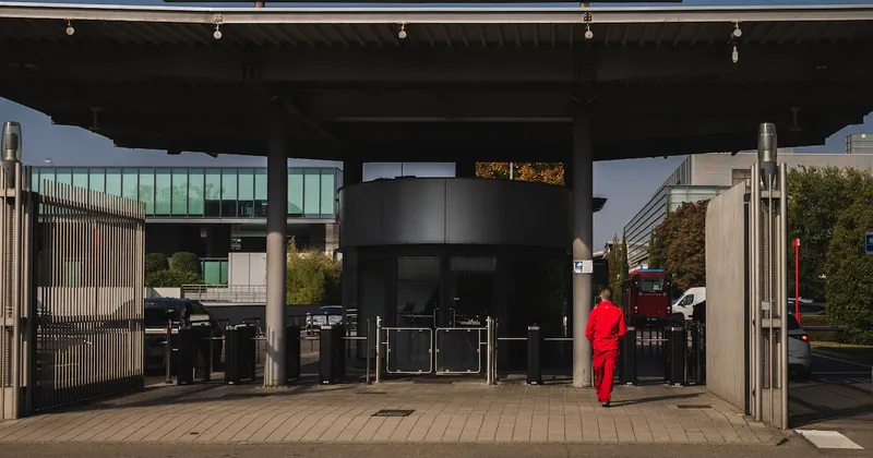 Ferrari eleva sus previsiones tras reportar sólidos resultados impulsados por modelos exclusivos