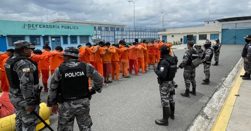 Dos amotinamientos en cárceles de Ecuador dejan al menos ocho muertos y 10 heridos