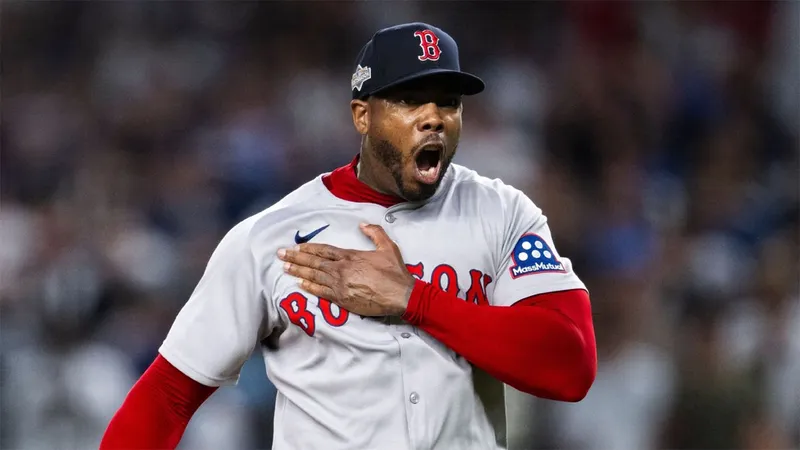 Aroldis Chapman hace historia con 400 salvamentos en la MLB