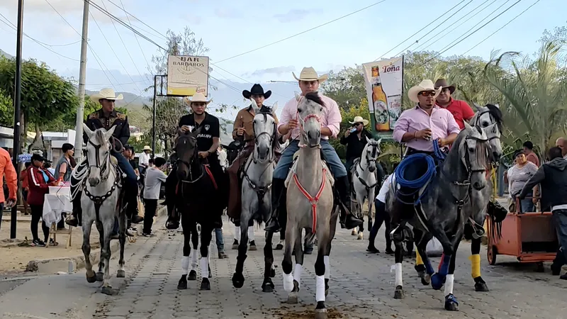 Gran desfile hípico cierra las fiestas patronales de Ocotal