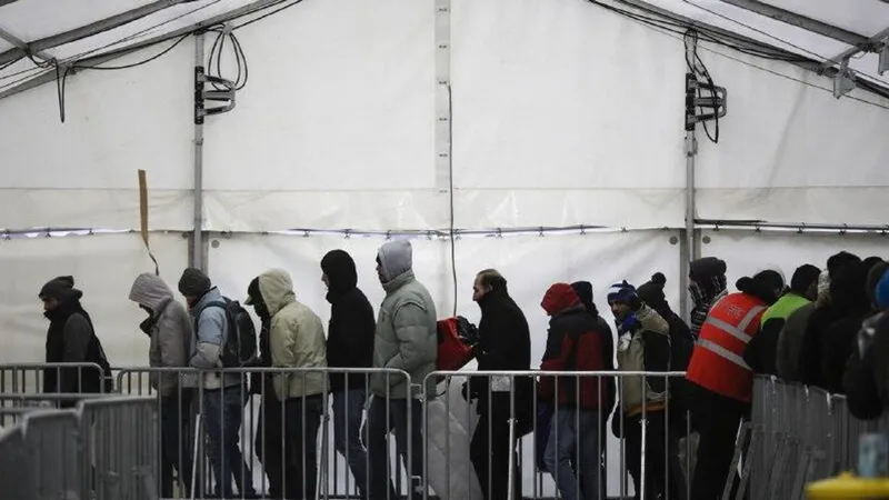Prohíben a agentes realizar detenciones en tribunales migratorios de Nueva York