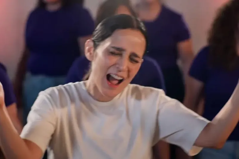 Tras ola de críticas a Julieta Venegas por canción futbolística, presidenta de México se pronuncia