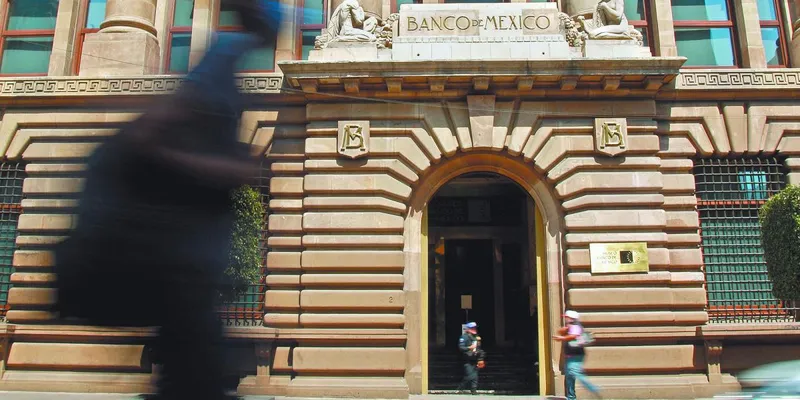 Disciplina fiscal y autonomía monetaria claves: Banco de México