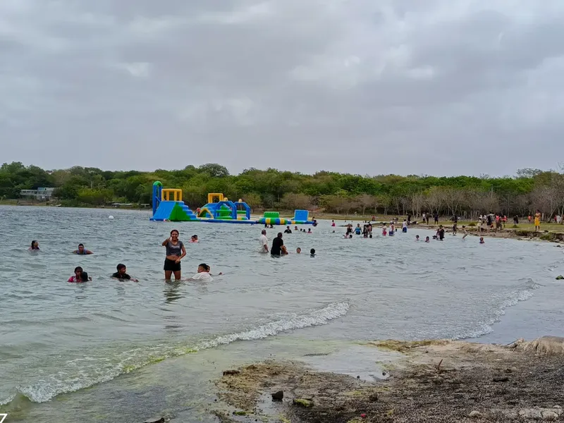 Vacaciones patrias en las refrescantes aguas de Xiloá