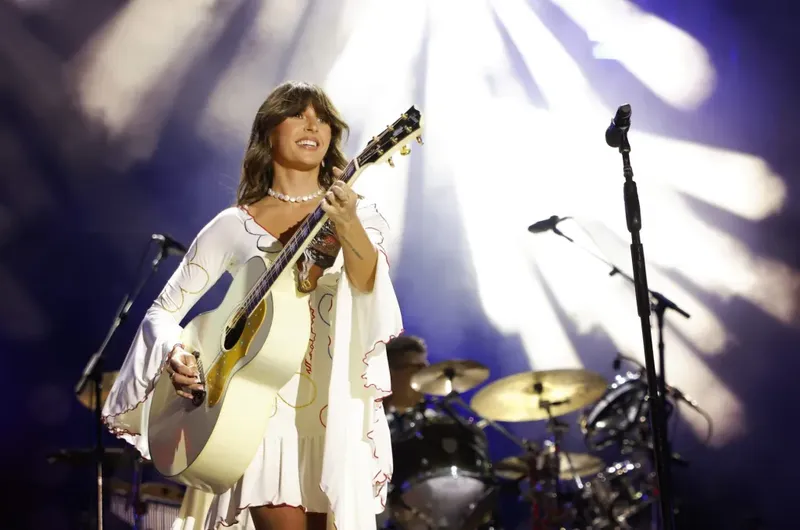 ‘Choosin’ Texas’ de Ella Langley próxima a hacer historia con 18ª semana en el No. 1 del Hot 100
