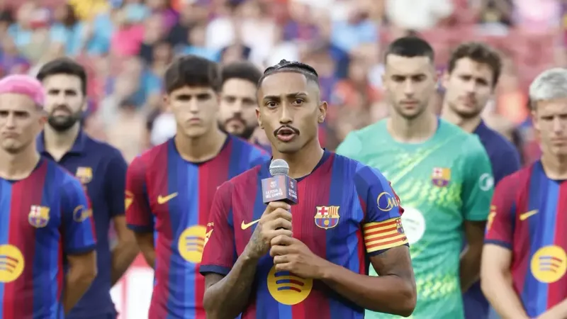 Capitán Raphinha felicita a los campeones del mundo