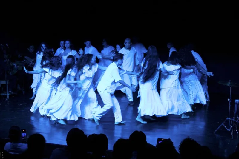 Presenta obra “Como los Santos” en el teatro Justo Rufino Garay