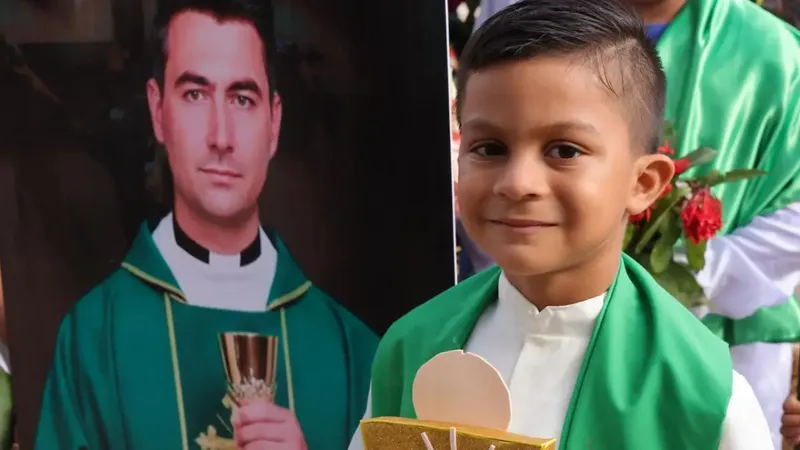 Familias de Tola conmemora 60 años de la ordenación sacerdotal del Comandante Gaspar García Laviana