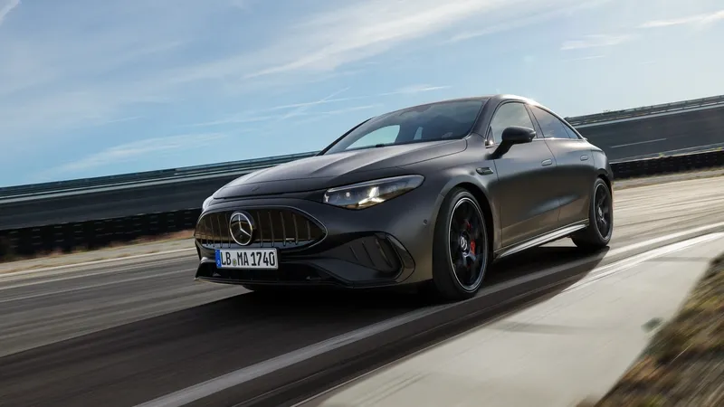 Mercedes transforma su mejor coche eléctrico en un deportivo de 671 CV y 678 km de autonomía con explosiones y petardeos
