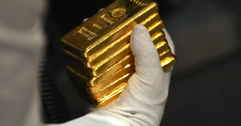 El oro cae tras los comentarios de Kevin Warsh sobre la tendencia de la inflación
