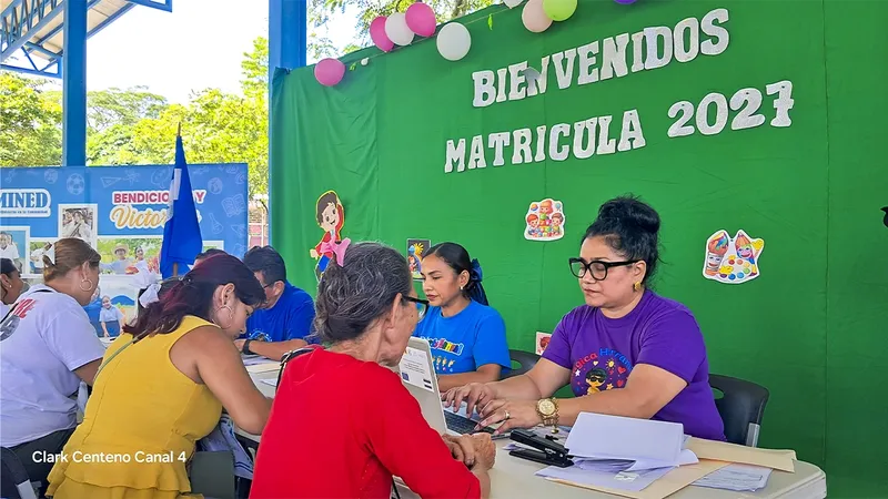 Matrícula Escolar 2027: familias acuden a la Escuela Especial Melania Morales en Managua