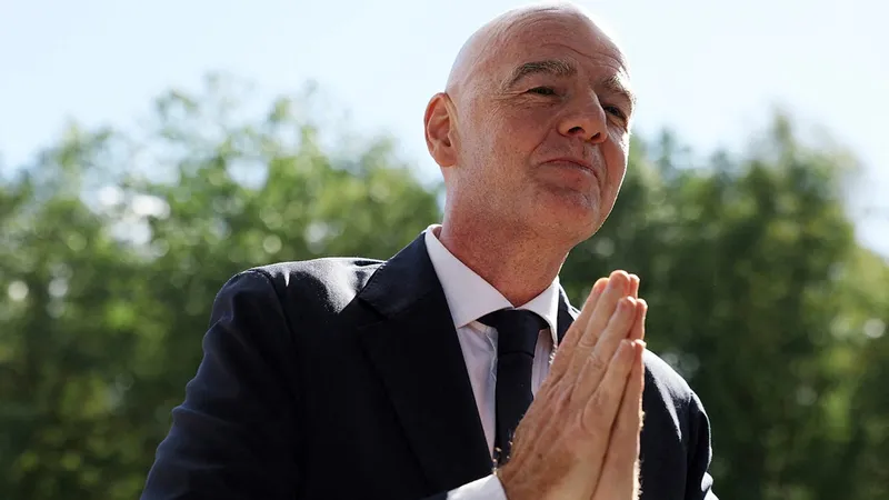Infantino pide disculpas por su idea de vender el Mundial