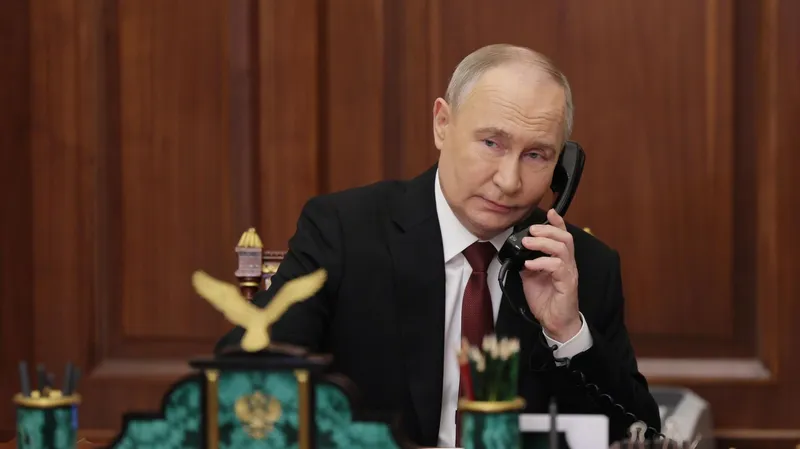 Putin y los líderes de Finlandia y Noruega acuerdan seguir manteniendo contactos telefónicos directos, informa el Kremlin