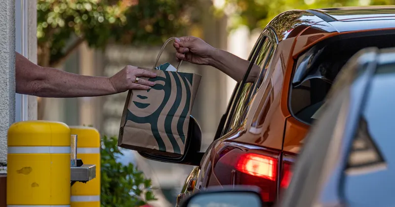 Starbucks cerrará 250 tiendas de bajo rendimiento y prevé US$300 millones en costos de reestructuración