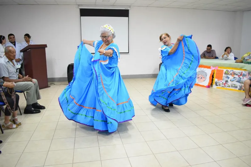 Celebran Día Internacional del Adulto Mayor con atención especializada