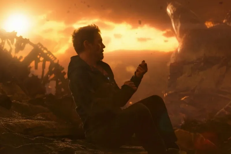 La escena del traje de Iron Man en Vengadores: Infinity War parece que tiene un error, pero solo es la genialidad de Tony en acción
