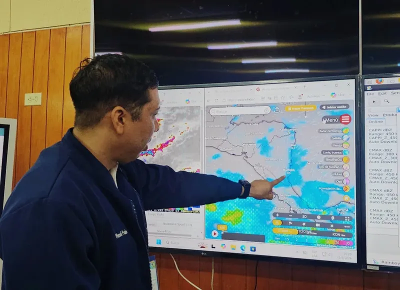 Dos ondas tropicales traerán lluvias en el Caribe, pero en el Pacífico persistirá el calor