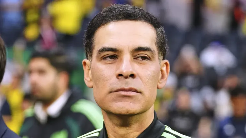 Reciben a Rafael Márquez como rockstar y advierte que ningún juego será molero