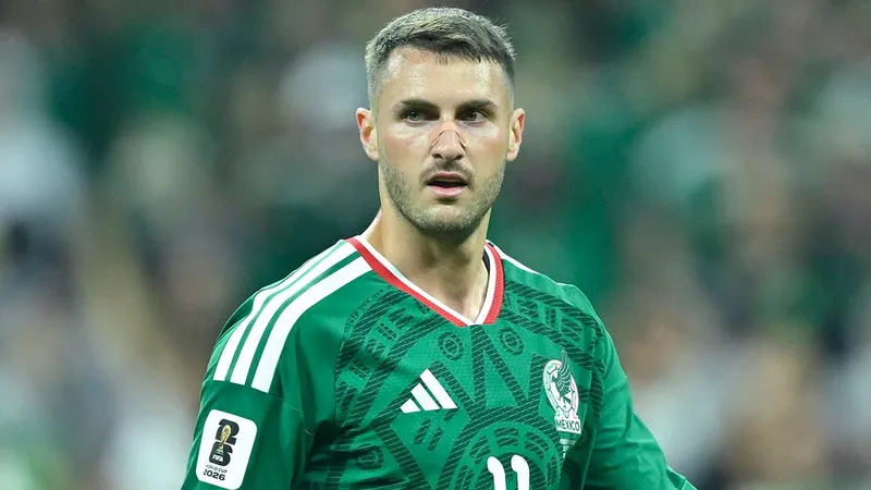 Es lo mejor: Santiago Giménez se iría al Porto