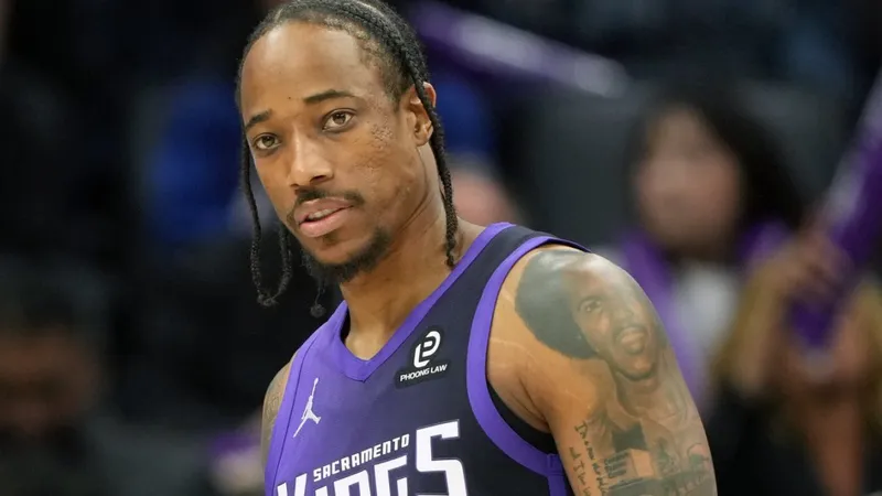 Sacramento intentó quedarse con DeRozan