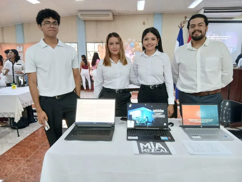 Universitarios presentan 50 proyectos para mejorar la productividad de las PYMES