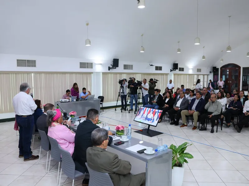 Servidores públicos y Gabinete de Gobierno respaldan reformas constitucionales