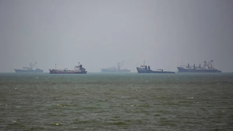 EEUU: Más de 100 embarcaciones cruzaron el estrecho de Ormuz en dos días