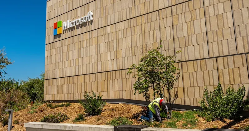 Microsoft busca tranquilizar a sus empleados por el impacto ambiental de sus centros de datos
