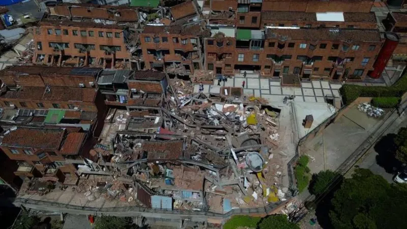 Colombia intensifica labores de rescate tras terremoto que deja 132 muertos
