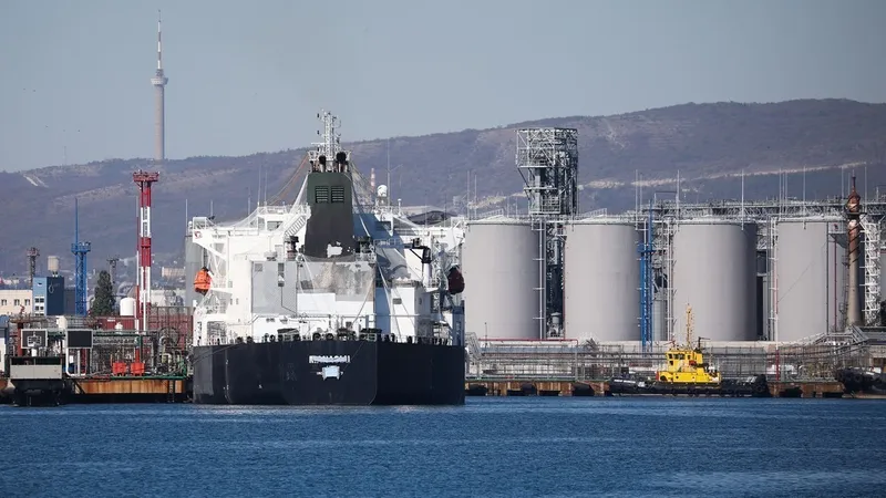 Zarpa el primer buque cisterna con petróleo ruso del megaproyecto Vostok Oil para el mercado mundial