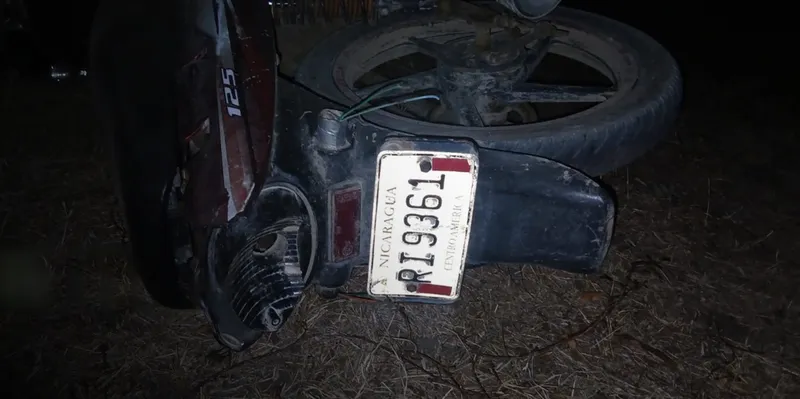 Motorizado muere tras impactar contra una valla metálica en Rivas