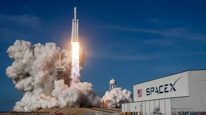 La Fuerza Espacial de EE.UU. le dio a SpaceX un contrato de 4.160 millones de dólares para construir una constelación de satélites capaces de rastrear objetivos aéreos desde la órbita