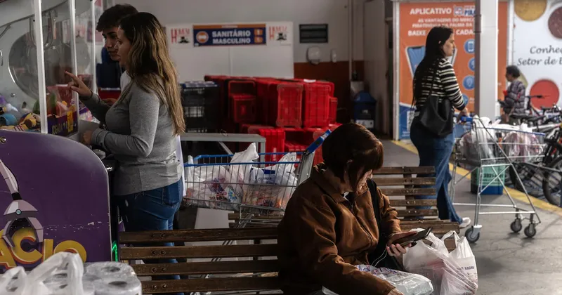 Inflación en Brasil acelera más de lo esperado y supera techo de meta oficial