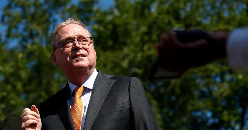 Hassett, asesor de Trump, insta a Powell a abandonar la Junta de la Reserva Federal
