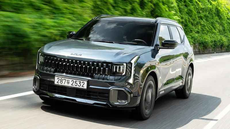 El nuevo híbrido Kia Seltos es un SUV con hasta 178 CV que estrena la tracción total y tecnología heredada de los coches eléctricos