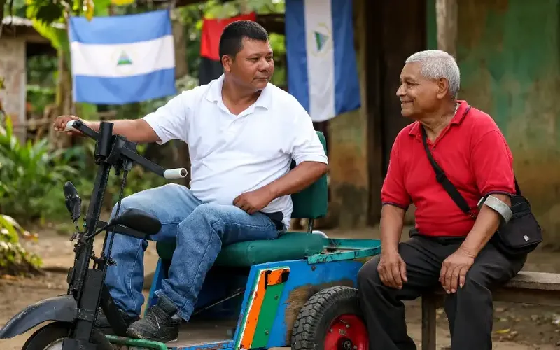 Historias que inspiran: Don Alejandro Calderón volvió a aprender y don Noel Zavala nunca dejó de enseñar