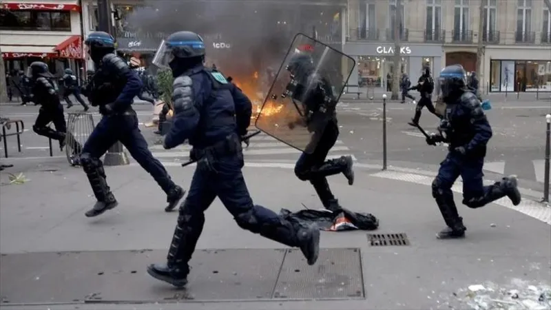 Más de 2000 detenidos en Francia; la oposición pide a Macron que dimita