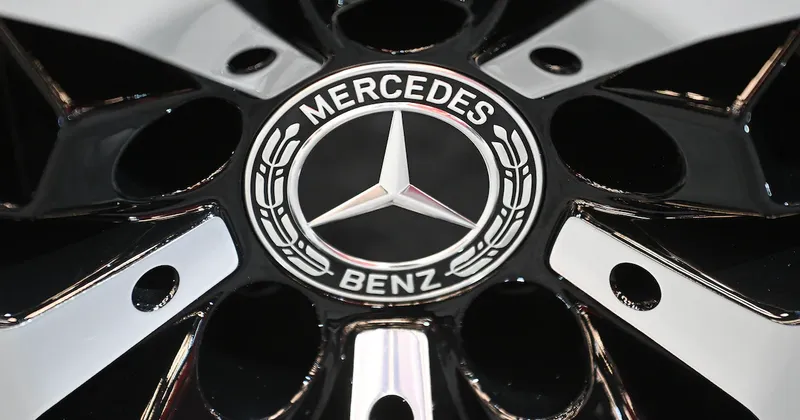 Mercedes-Benz supera las previsiones de ganancias pese al desplome de las ventas en China
