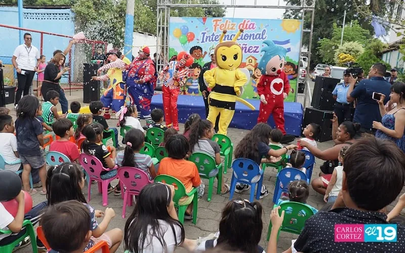 Mimados de la Revolución reinauguran el Parque Infantil de Villa Cuba