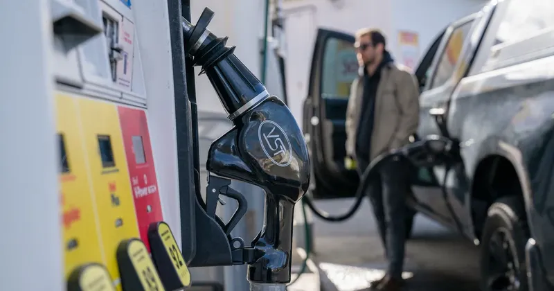 Confianza del consumidor en EE.UU. sube en junio impulsada por menores precios de la gasolina