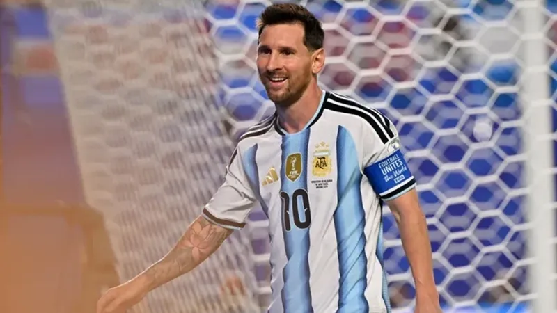 Messi llega a Rosario previo a su despedida con Argentina