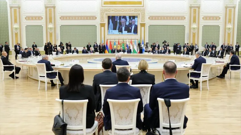 Presidente iraní insiste en el multilateralismo y la cooperación regional