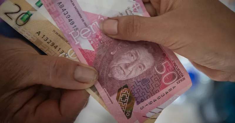 El dólar sube con fuerza y la bolsa de Perú cae más de 5% en la antesala de elecciones