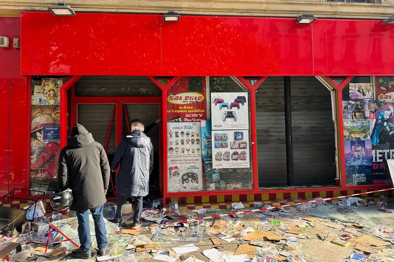 "Se acabó. Se lo han llevado todo". La devastadora imagen de las tiendas de videojuegos y coleccionismo tras los disturbios de París