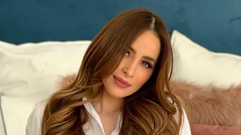 Cynthia Rodríguez presume su pancita de embarazo tras anunciar que ella y Carlos Rivera esperan una hija