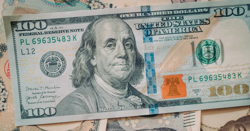 Dólar se encamina a su peor semana en tres meses mientras crecen las dudas sobre la Fed