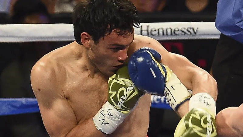 Brutal nocaut de Julio César Chávez Jr.